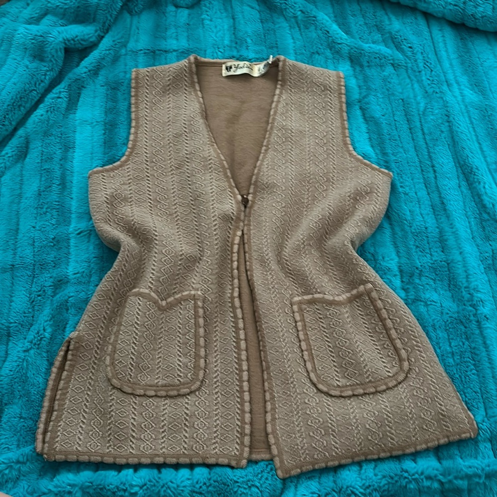 Textured vintage 100% wool vest